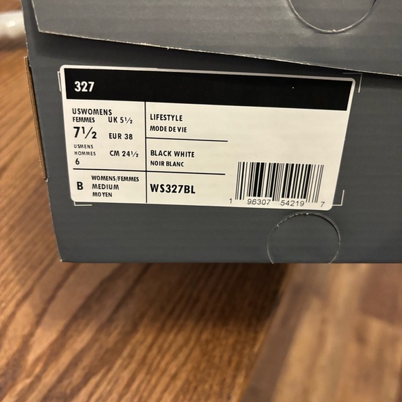 New Balance 327 Women's Black and White Athletic Shoes NWB - Picture 8 of 8